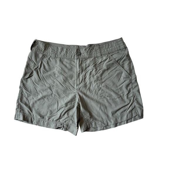 Columbia Omni Dri Titanium Women's shorts Size 16; Khaki/Tan Color - Picture 1 of 10
